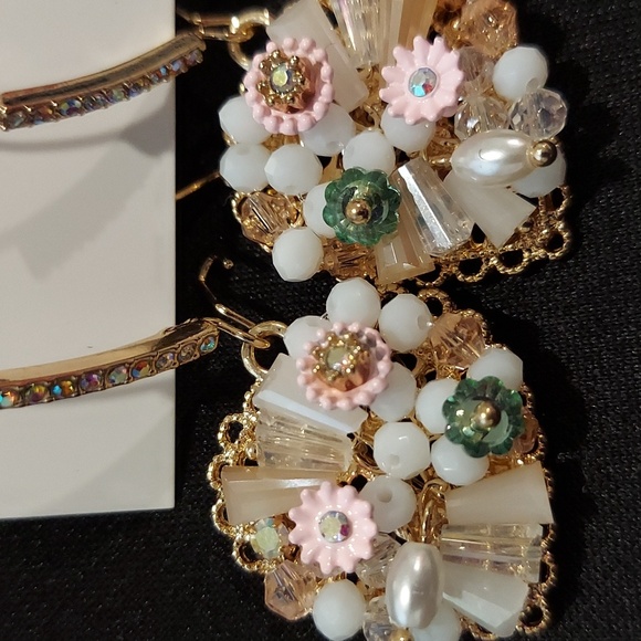 NWT Betsey Johnson HEART FLOWER BEADED EARRINGS - Picture 5 of 5